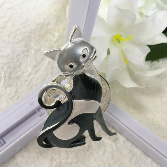 Magnetic Scarf Brooch - Slinky Cat
