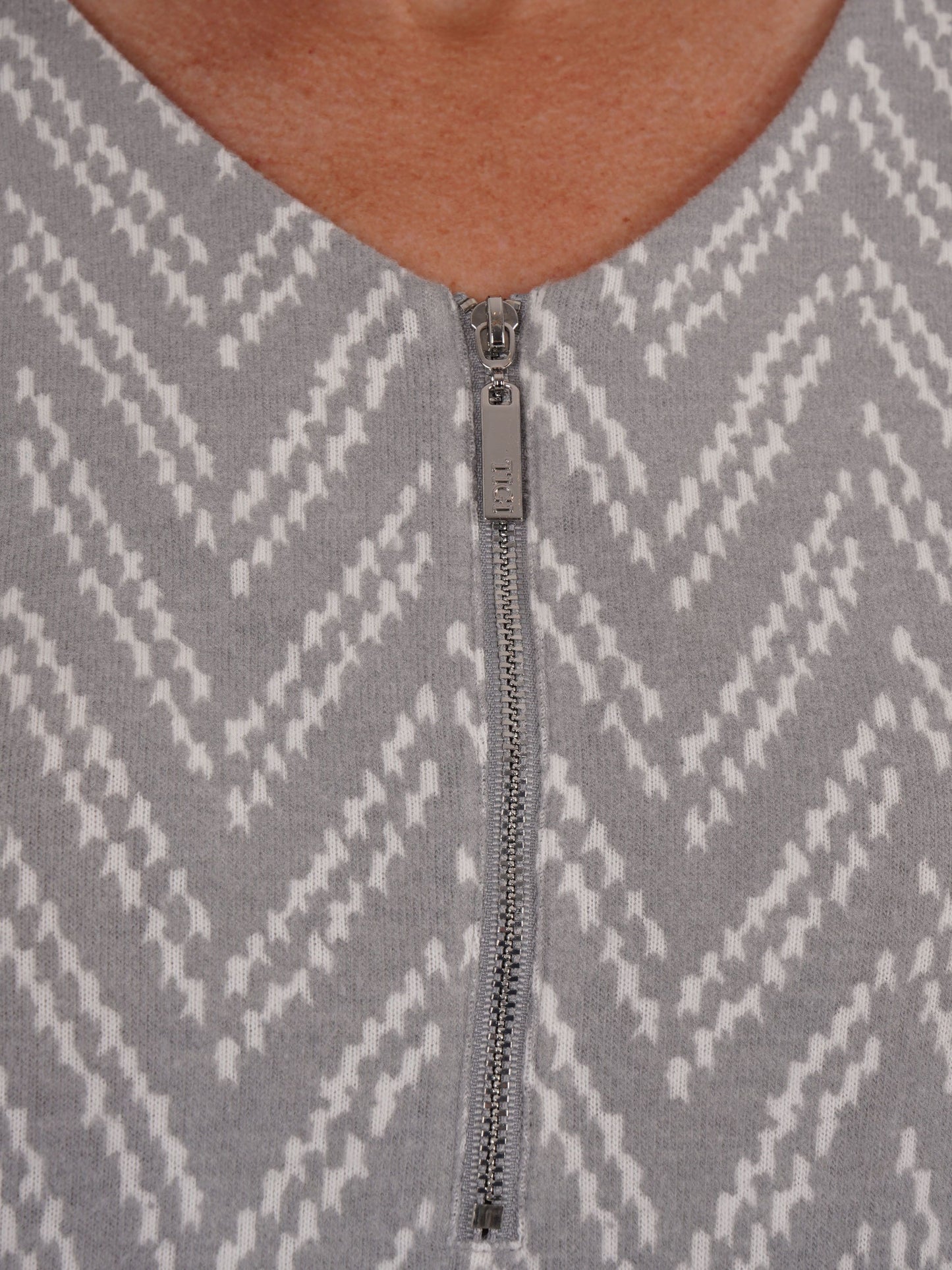 TIGI Chevron Zip Front Top - Putty Grey